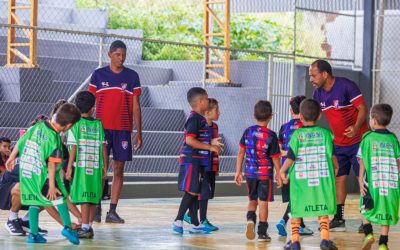 Alunos da escolinha de futebol do INASP participam de avaliação técnica do Esporte Clube Vitória